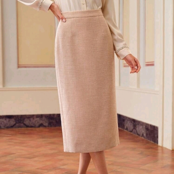 TWEED SPLIT BACK STRAIGHT SKIRT